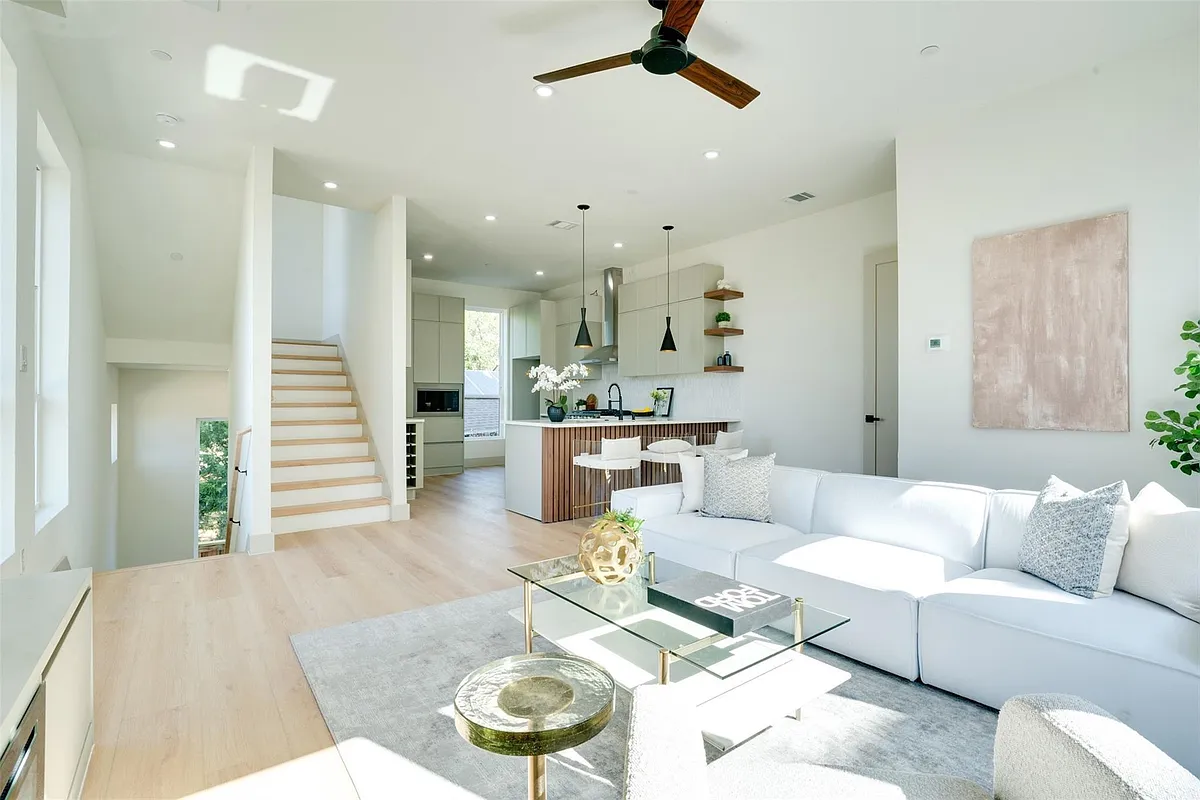 Building Photo - 512 N Lancaster Ave #3