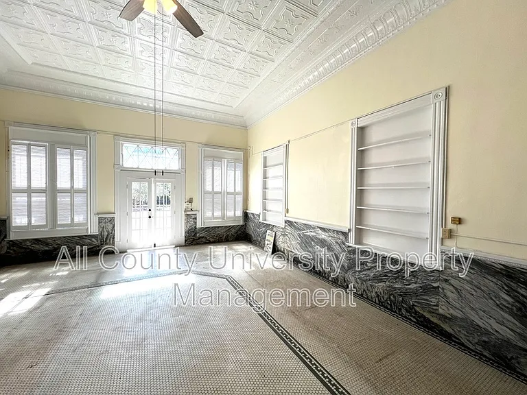 112 NE 1st St — Photo 2