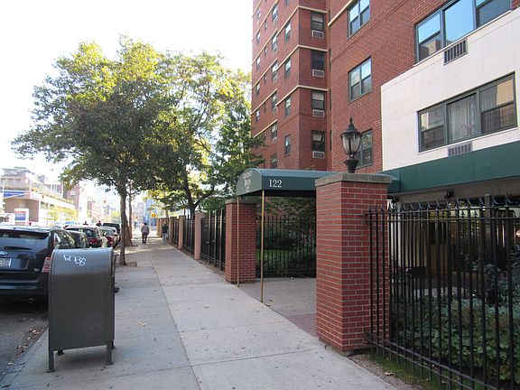 2nd image of 122 Ashland Pl APT 2D