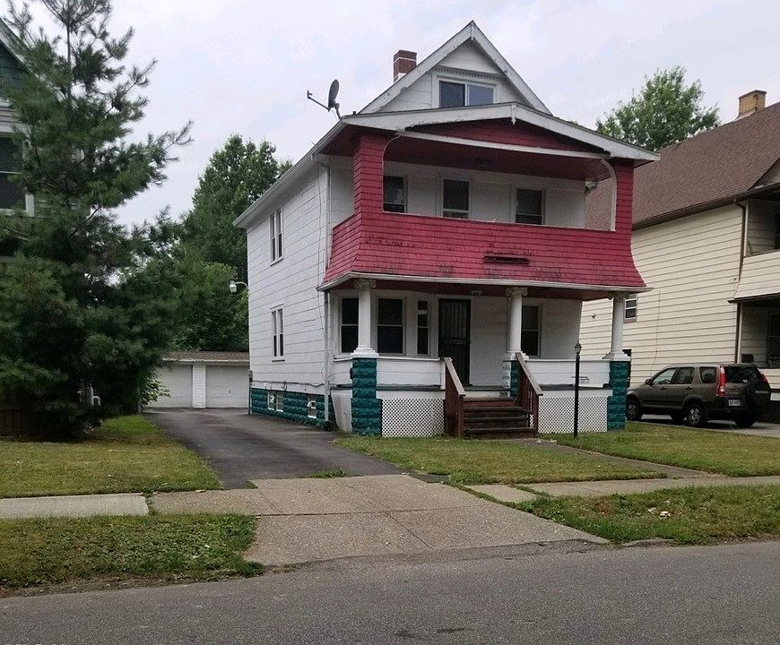 2nd image of 2924 E 126th St