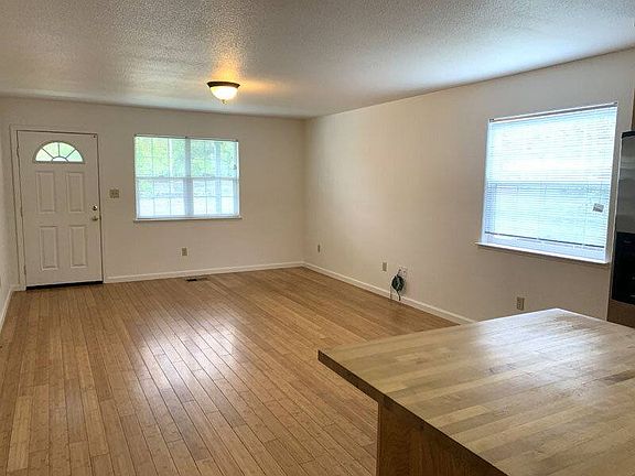 2nd image of 1046 Simon Dr
