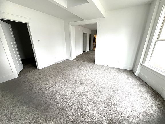 5th image of 731 W 4th St #731