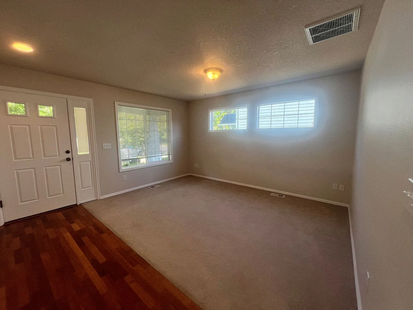 Available Now: 4 Bedroom Home in Willamette Landing — Photo 3