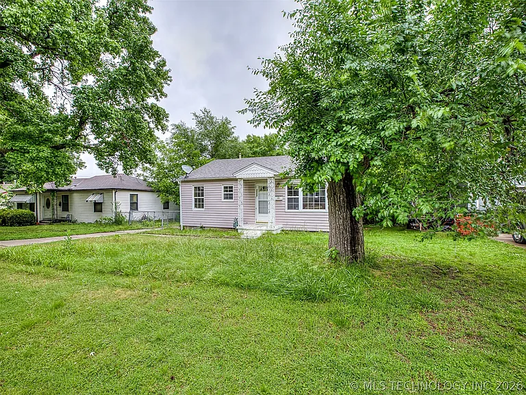 1913 N Florence Pl — Photo 4