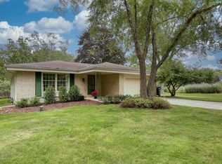N17W27304 Lakefield DRIVE, Pewaukee, WI 53072