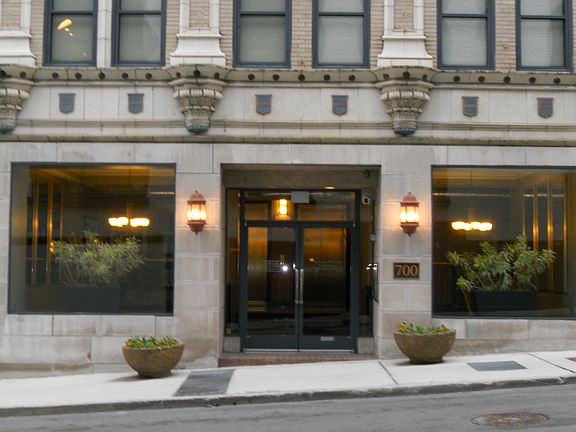 3rd image of 700 Church St APT 402
