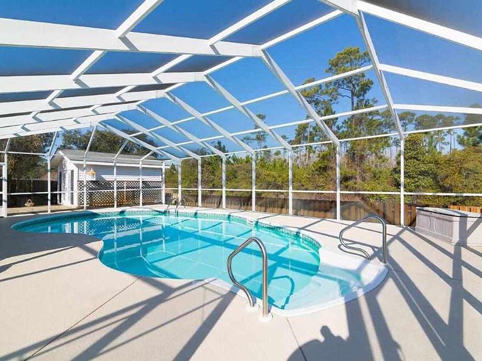 Screened in Pool