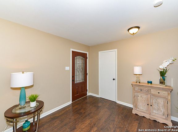 4th image of 2422 Danbury St