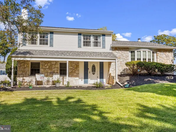 377 Holly Dr, Southampton, PA 18966