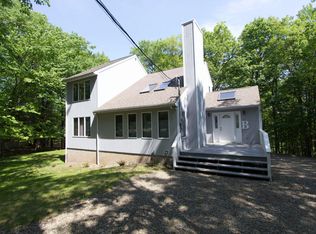 102 Eagle Crst, Greentown, PA 18426