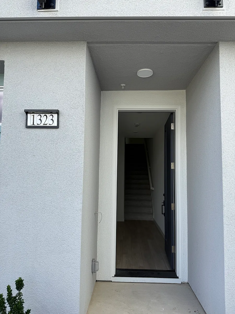 Building Photo - 1323 Lilac Way