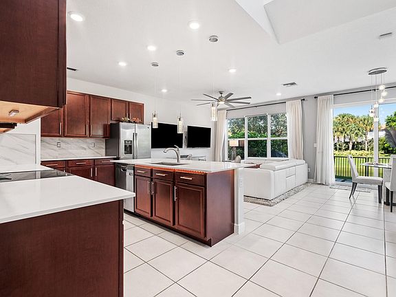 3rd image of 4350 Veleiros Avenue