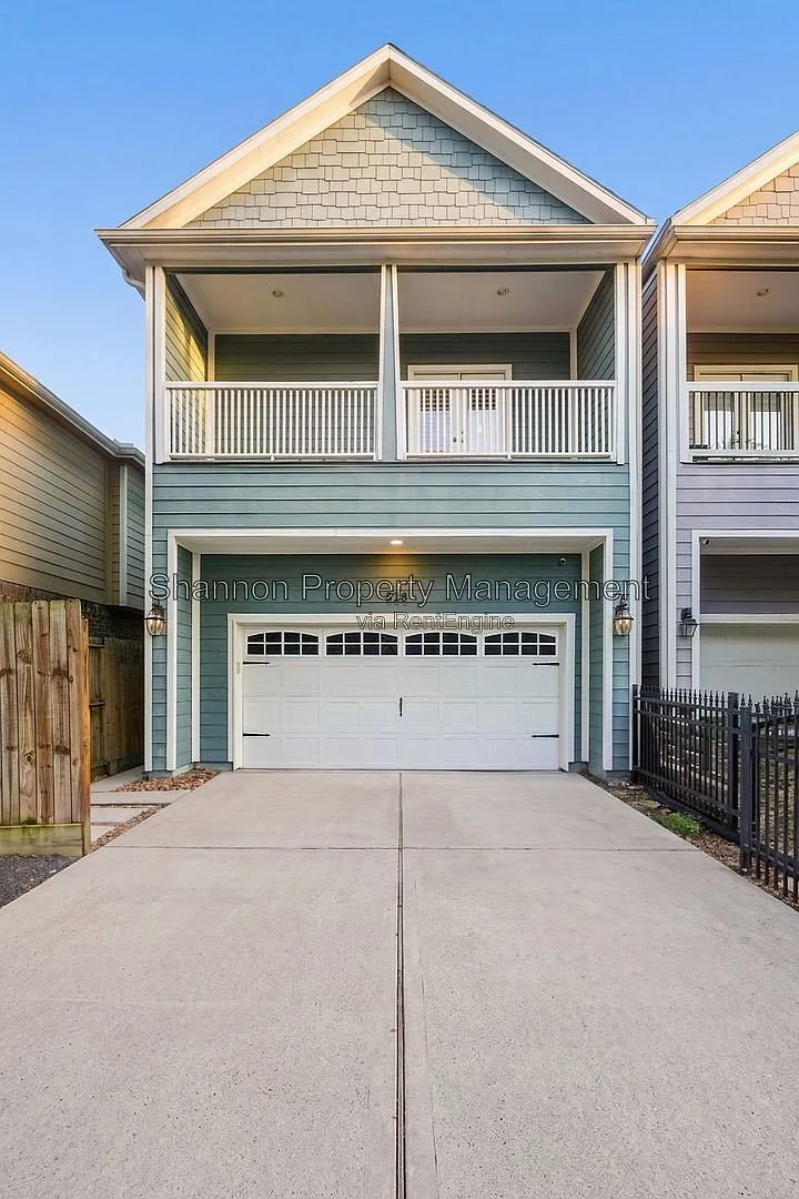 4 bed, 2.5 bath, 2366 sqft, $3,500 — Photo 3