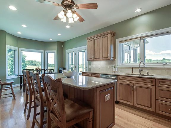 5th image of 531 Mountain View Dr