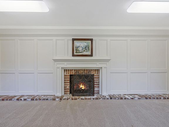 5th image of 409 Park Plaza Dr