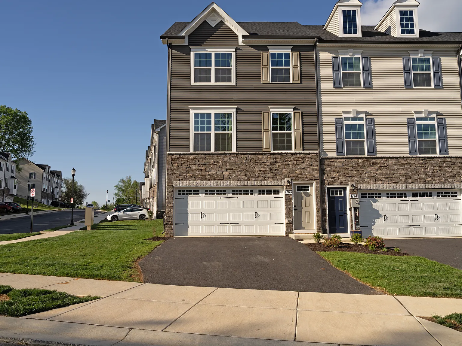 3 bed, 3.5 bath, 2241 sqft, $3,250 — Photo 1