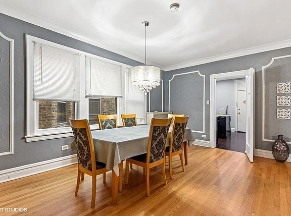 3rd image of 2851 W Lunt Ave