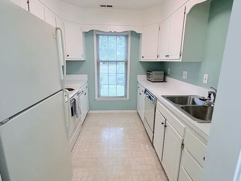 3132 Westbury Dr — Photo 9
