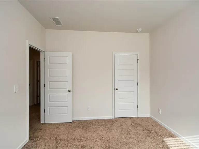 350 Cranston Dr — Photo 35
