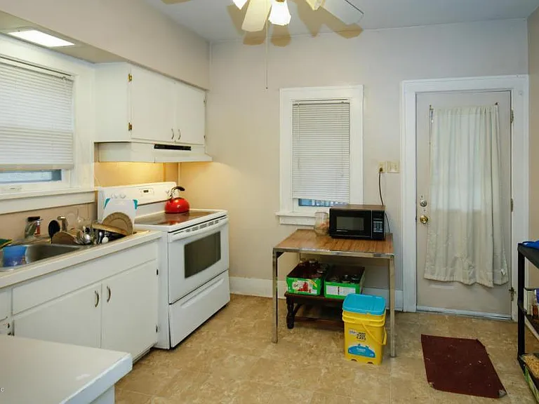 918 W Vine St — Photo 7