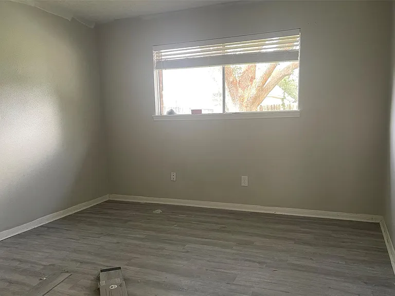 1811 Hanbury Ct — Photo 11