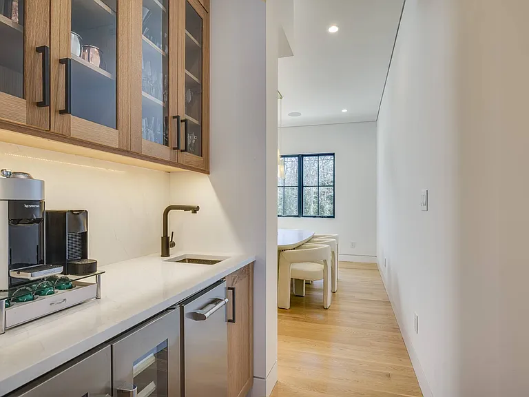 779 Noyack Rd — Photo 13