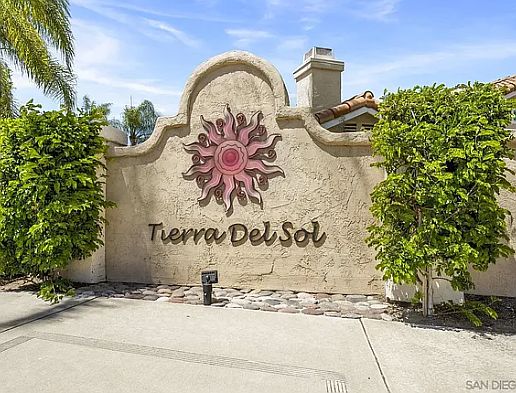 Entrance to Tierra Del Sol community