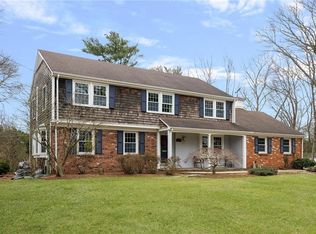 8 Gladridge Dr, East Greenwich, RI 02818