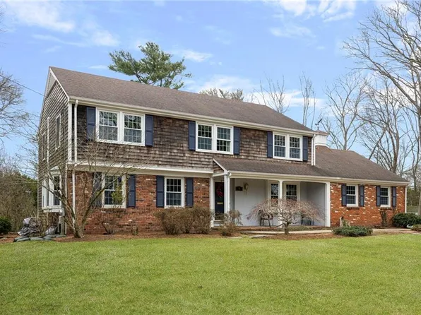 8 Gladridge Dr, East Greenwich, RI 02818