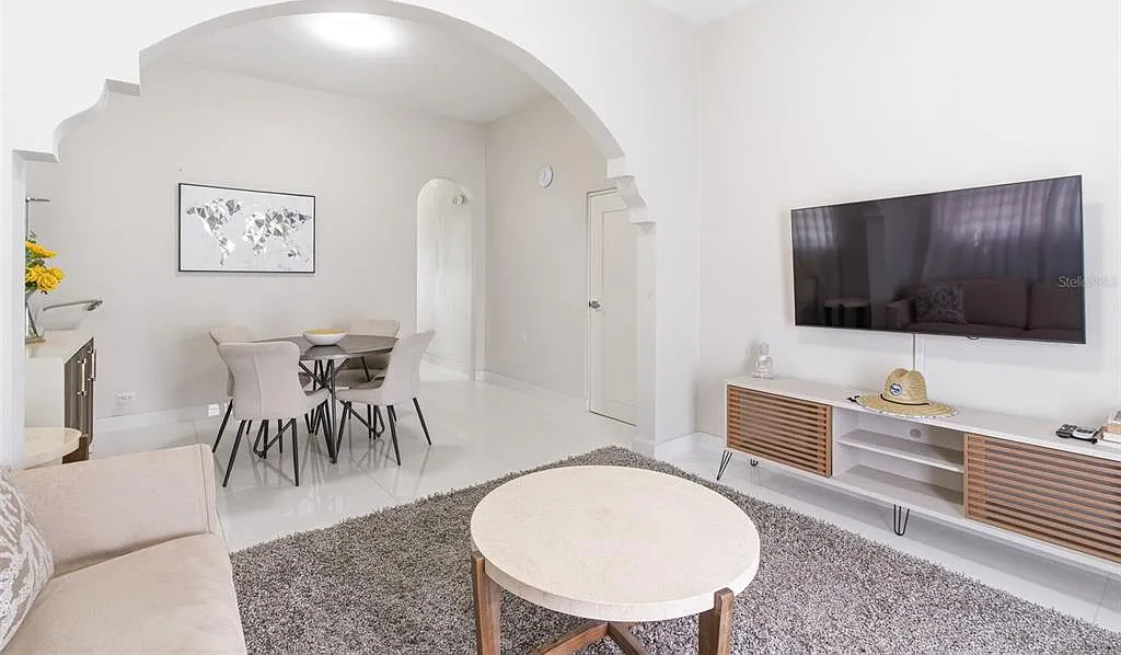 2 bed, 1.0 bath, 754 sqft, $4,100 — Photo 1