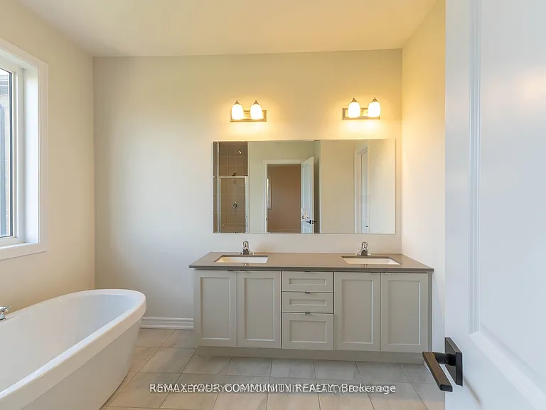 43 Tweedhill Ave — Photo 27