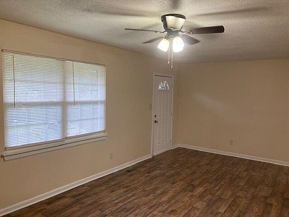 3rd image of 3564 Shadowood Dr SE
