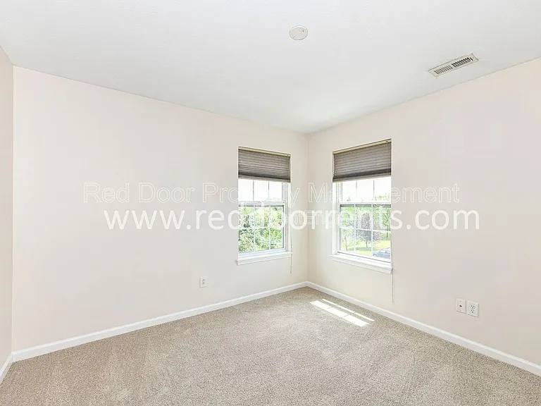 13340 Golden Gate Dr E — Photo 31