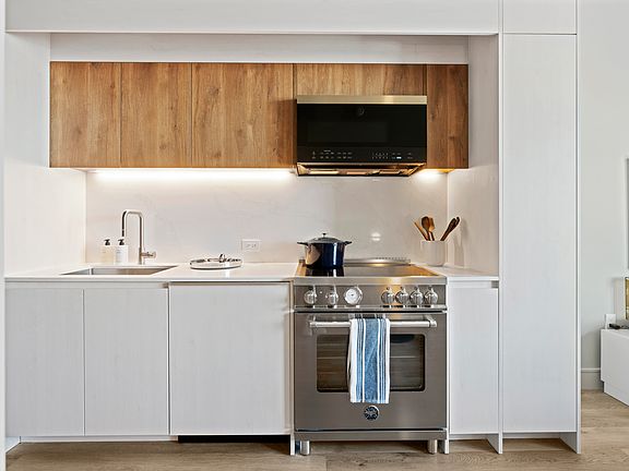 5th image of 644 E 14th St #2305