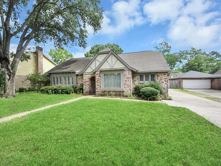 7510 Renmark Ln — Photo 41