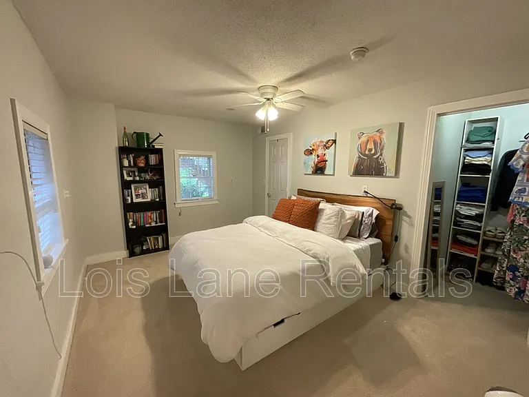 49 Charlotte St #B — Photo 8
