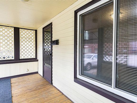 3rd image of 2863 Vincent St