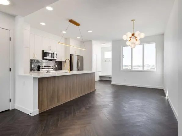 282 W Heartwood Parade SE, Calgary, AB T3S 0S7