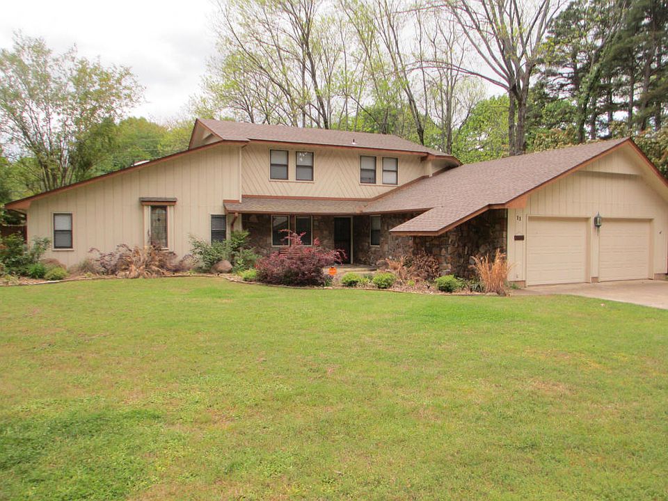 1st image of 11 Pinecrest Dr