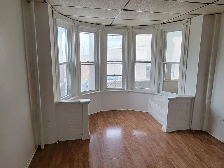 Main 511 — Photo 2