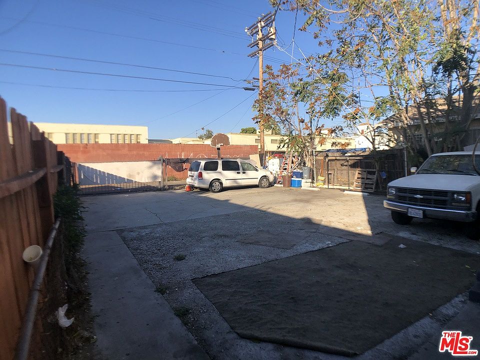 2nd image of 1441 E 46th St