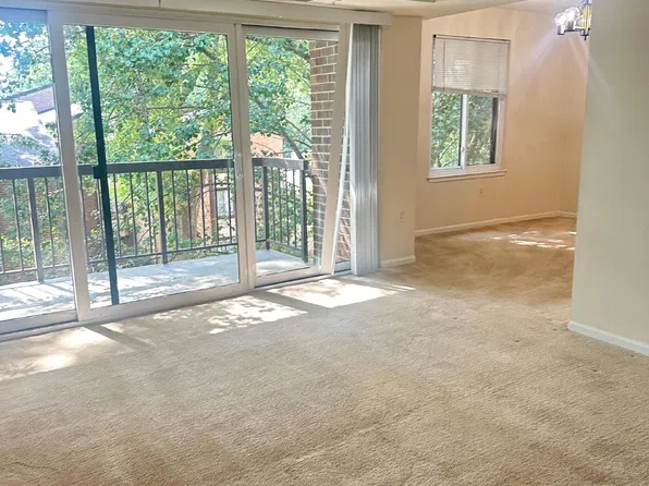 9708 Kingsbridge Dr APT 302, Fairfax, VA 22031