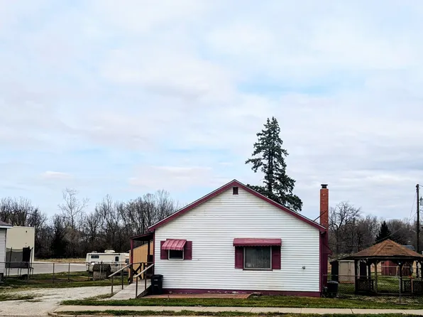 724 E 5th St, Connersville, IN 47331