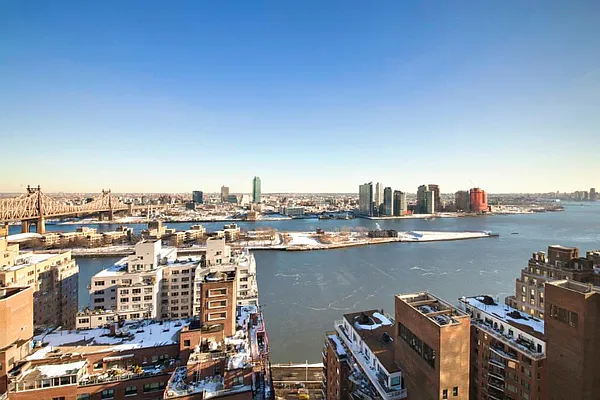 Sold by Town Residential | media 9