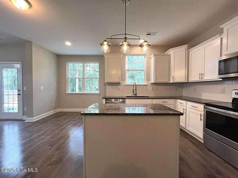 188 Sandy Springs Rd — Photo 16