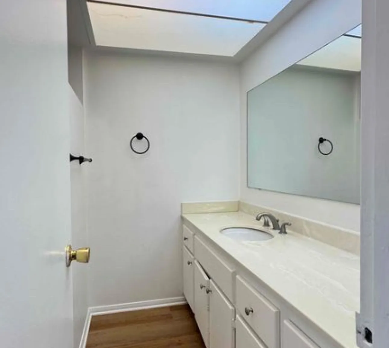 2 bed, 1.5 bath, 937 sqft, $2,300 — Photo 3