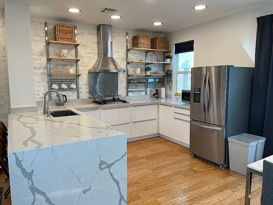 1st image of 10728 Woodlore Pl