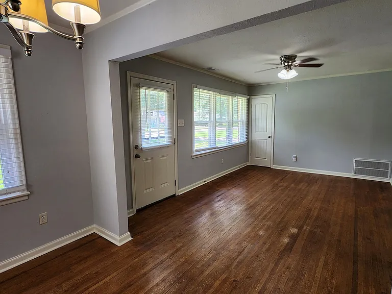 1355 Dearing Rd — Photo 9