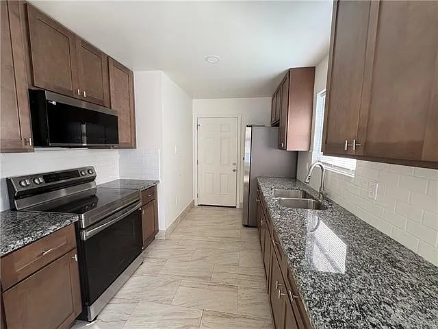 3 bed, 2.0 bath, 980 sqft, $1,500 — Photo 3