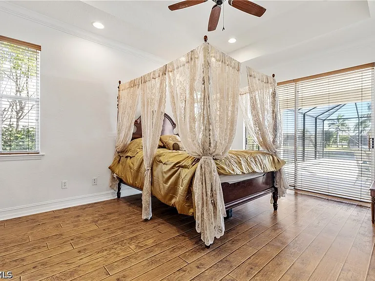 3101 SW 26th Pl — Photo 25